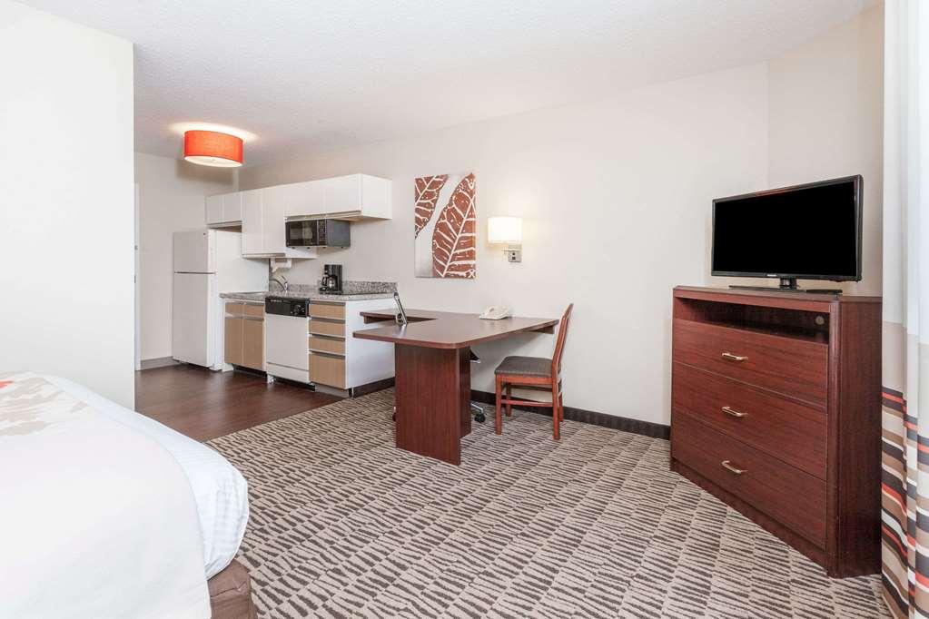 Mainstay Suites Detroit أوبورن هيلز الغرفة الصورة
