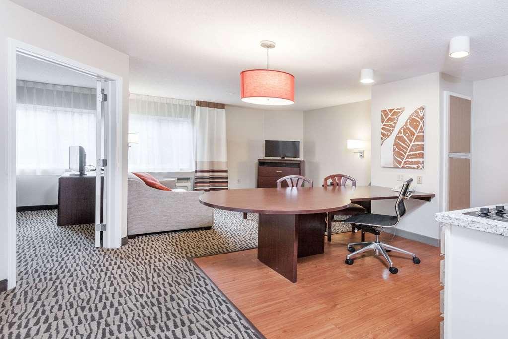 Mainstay Suites Detroit أوبورن هيلز الغرفة الصورة